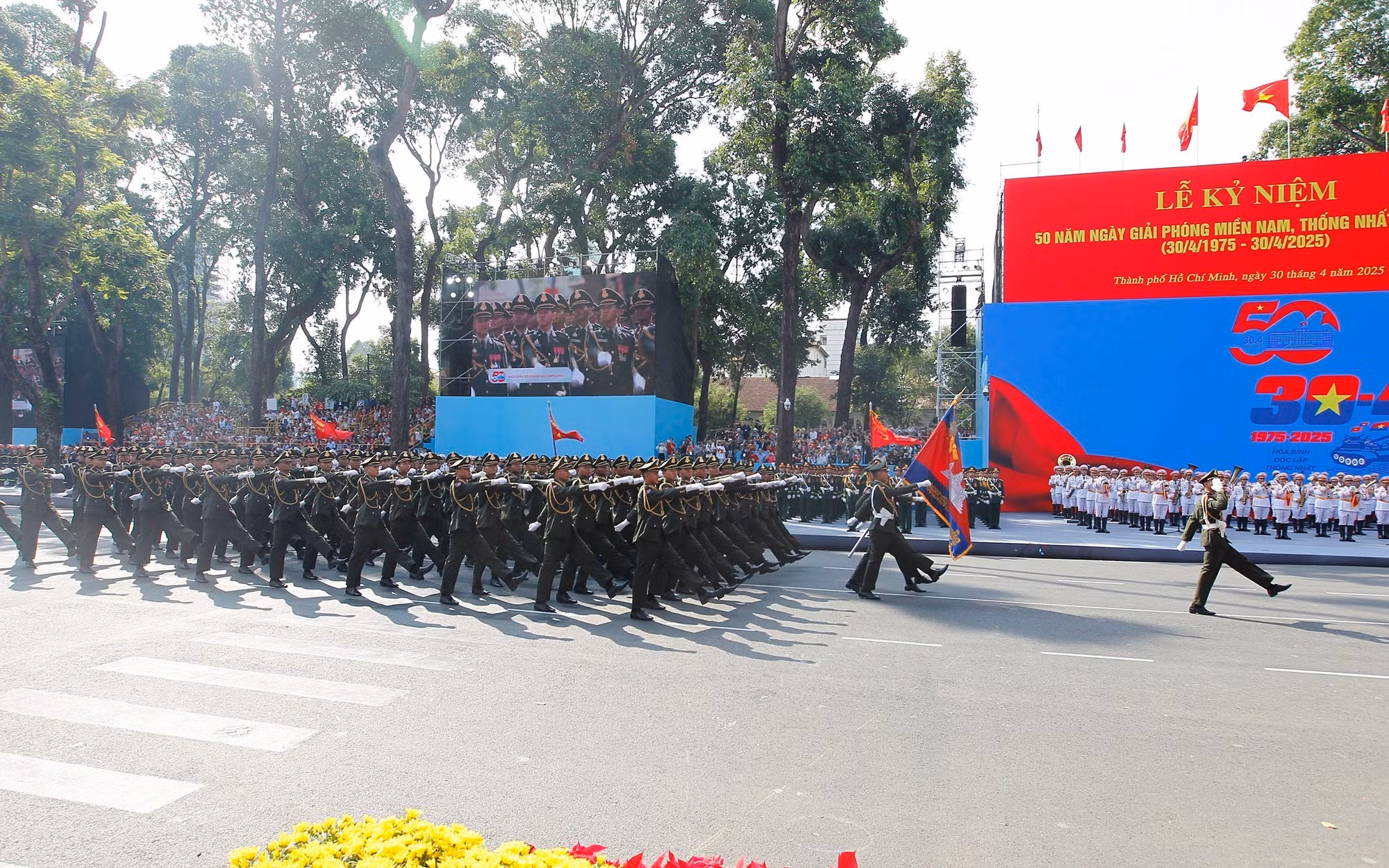 potal-luc-luong-quan-doi-cac-nuoc-tham-gia-tong-duyet-ky-niem-50-nam-giai-phong-mien-nam-7998384.jpg