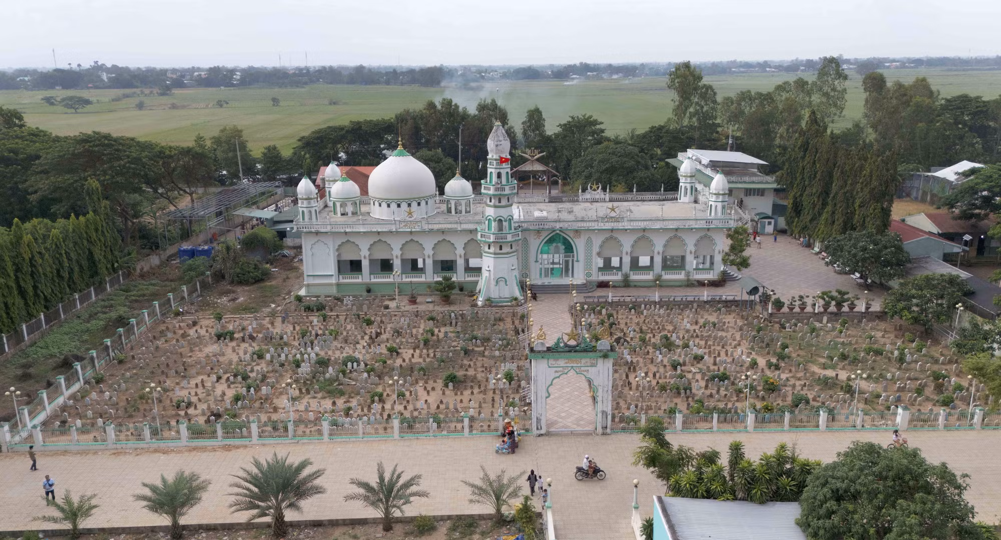 potal-dong-bao-cham-an-giang-don-mung-thang-le-ramadan-hoi-lich-1446-duong-lich-2025-7877778-1.jpg