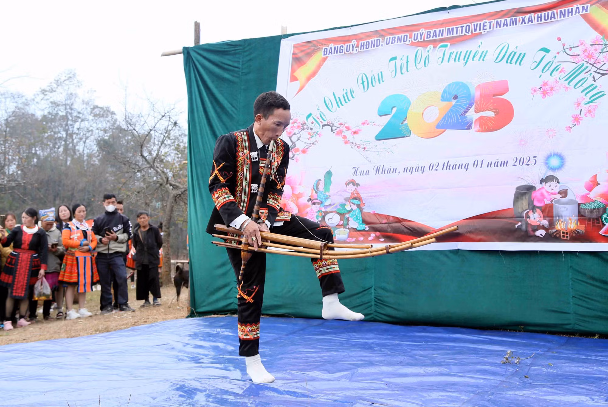 potal-dong-bao-dan-toc-mong-o-son-la-ron-rang-vui-xuan-don-tet-7792728.jpg