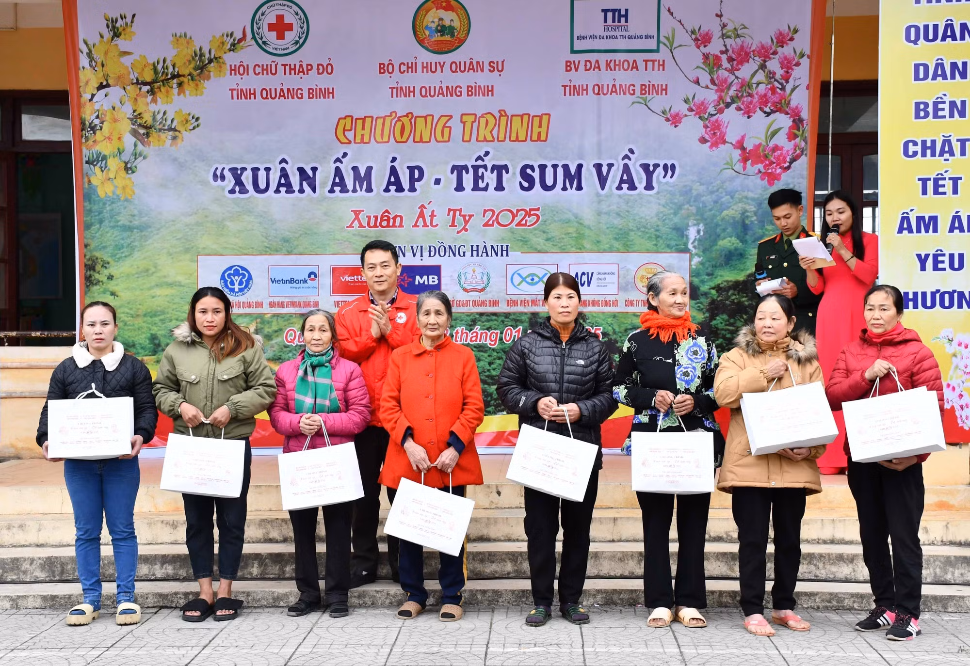 potal-chuong-trinh-xuan-am-ap-tet-sum-vay-xuan-at-ty-2025-7805179.jpg