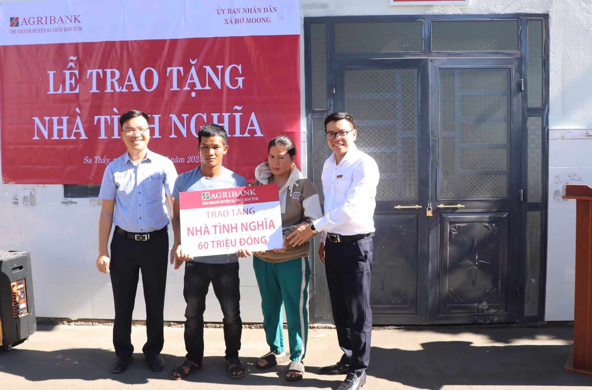 potal-huyen-sa-thay-kon-tum-phan-dau-hoan-thanh-xoa-nha-tam-nha-dot-nat-trong-nam-2025-7824553.jpg