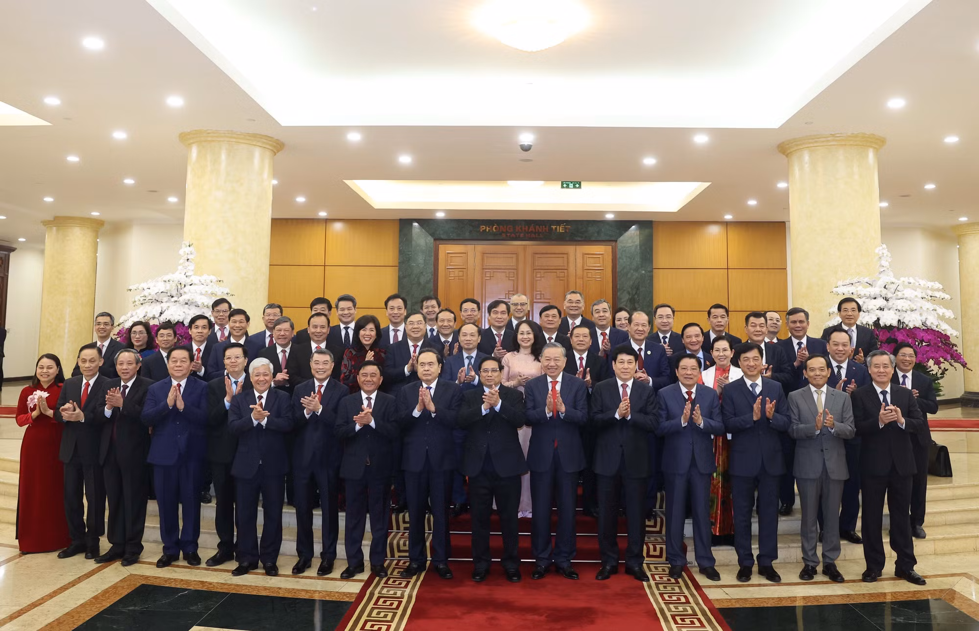 potal-tong-bi-thu-trao-quyet-dinh-thanh-lap-cac-dang-bo-truc-thuoc-trung-uong-7837022.jpg