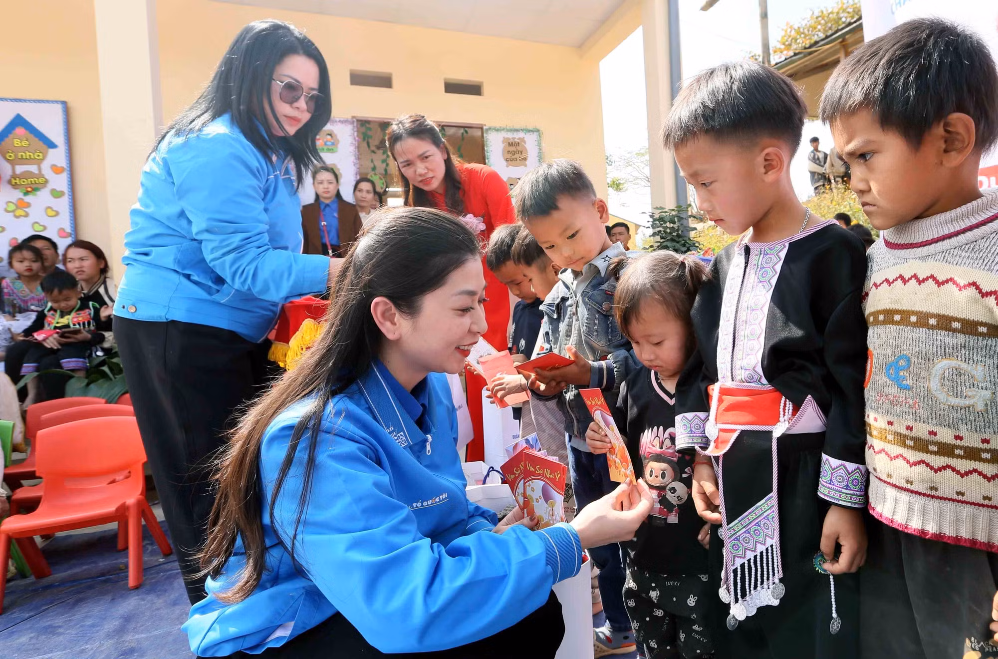 potal-khanh-thanh-cong-trinh-anh-sang-nui-rung-tai-son-la-7838031-1.jpg