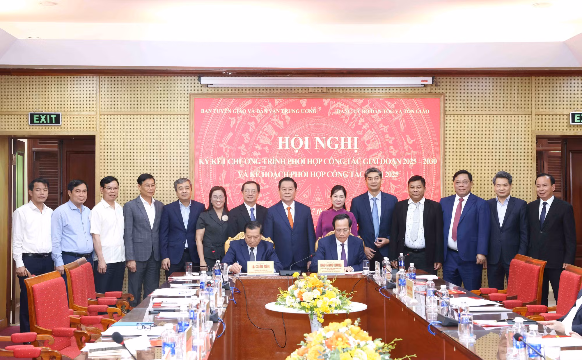 potal-ky-ket-chuong-trinh-phoi-hop-cong-tac-giua-ban-tuyen-giao-va-dan-van-trung-uong-voi-dang-uy-bo-dan-toc-va-ton-giao-7978842-1.jpg