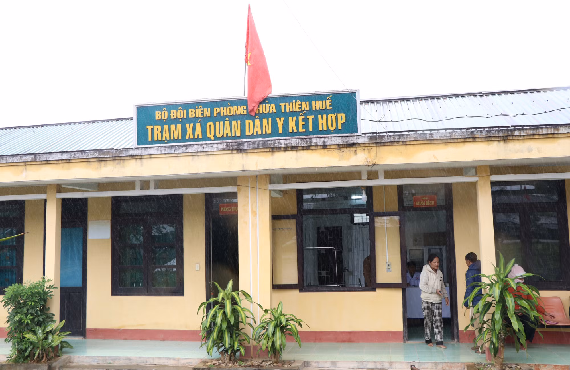 potal-70-nam-ngay-thay-thuoc-viet-nam-nhung-thay-thuoc-quan-ham-xanh-tan-tam-cham-soc-suc-khoe-nhan-dan-7875643.jpg