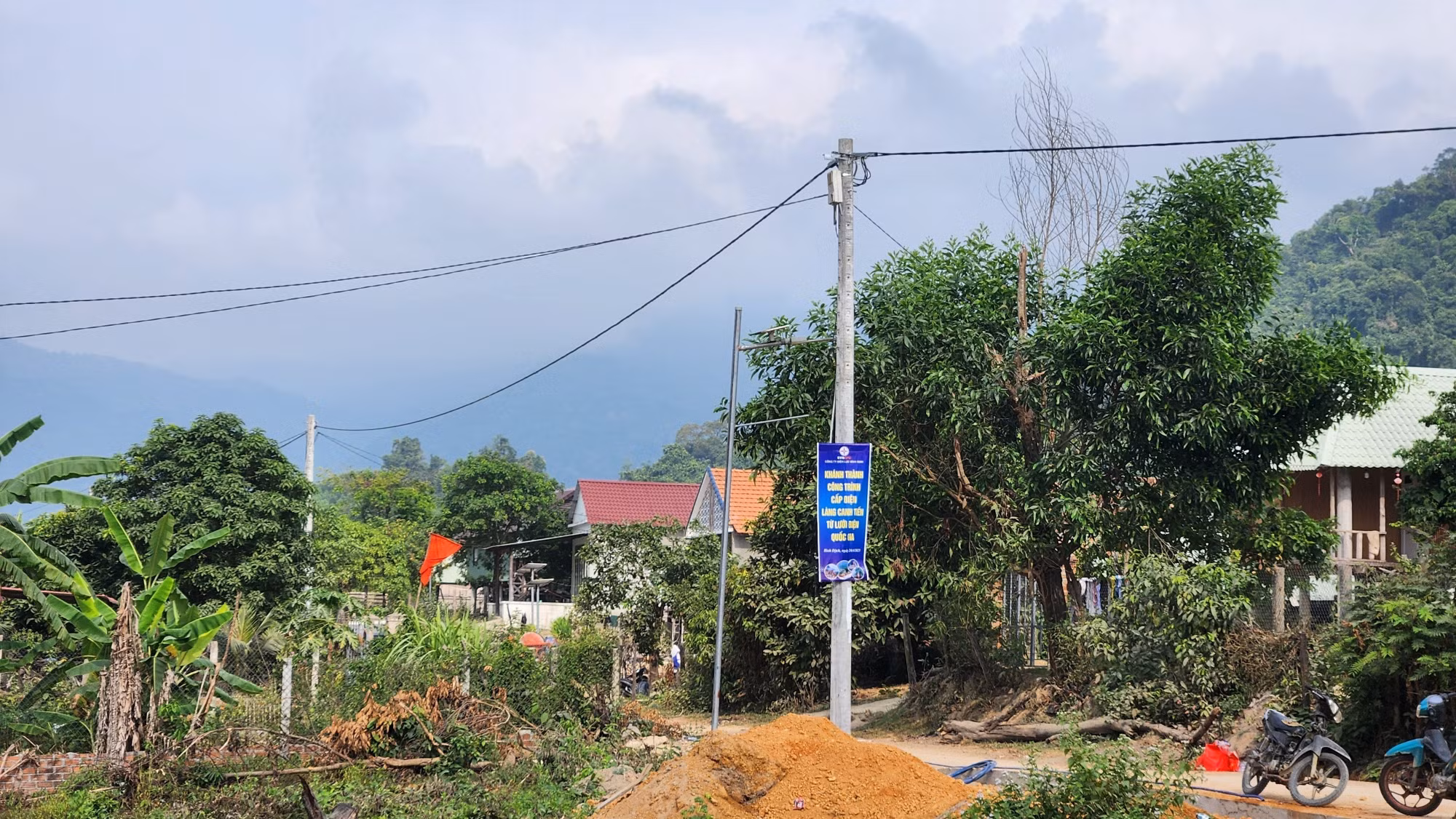 potal-binh-dinh-khanh-thanh-cong-trinh-cap-dien-lang-canh-tien-tu-luoi-dien-quoc-gia-7996815.jpg