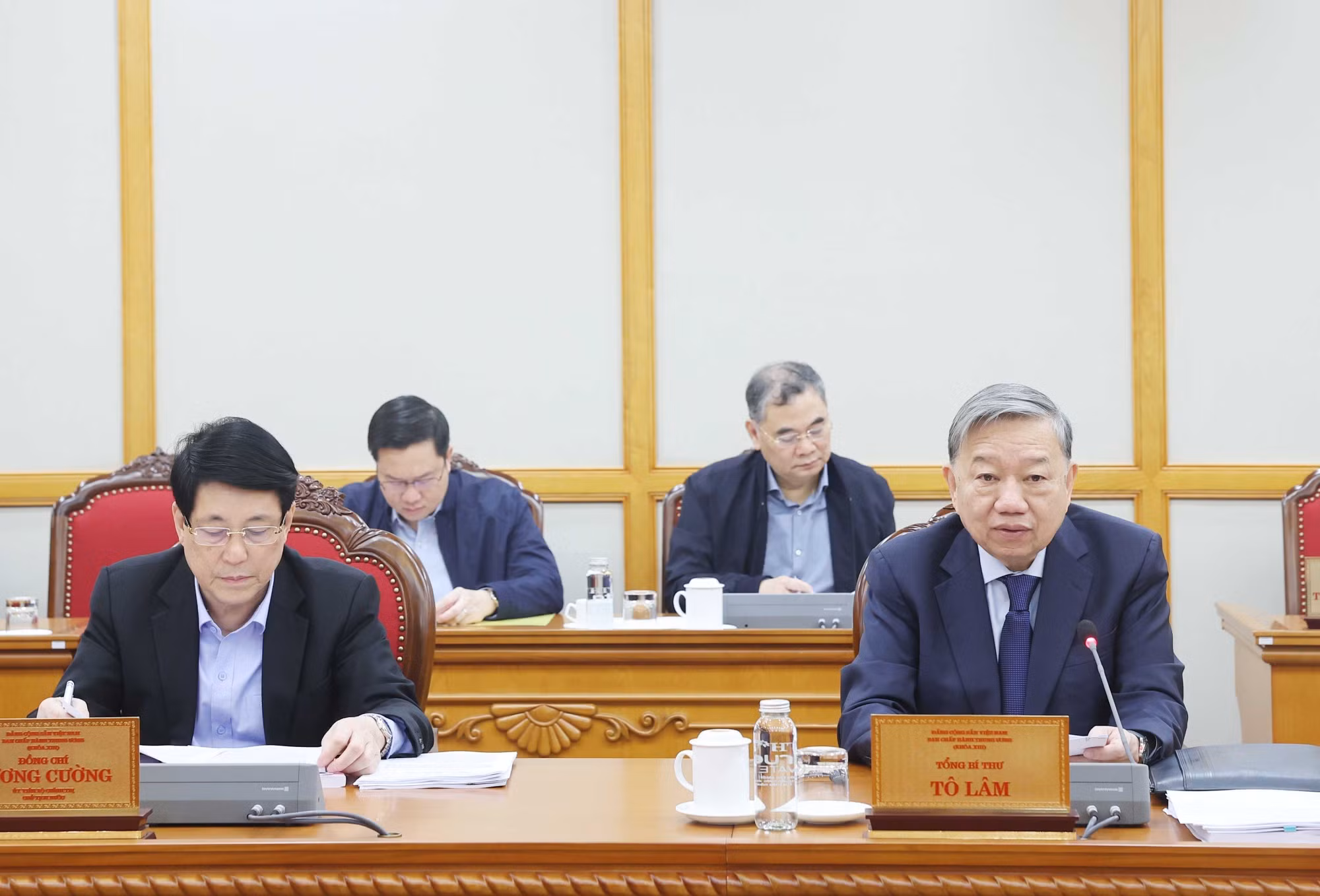 potal-tong-bi-thu-to-lam-truong-ban-chi-dao-chu-tri-phien-hop-lan-thu-hai-ve-tong-ket-viec-thuc-hien-nghi-quyet-so-18-nqtw-7819719.jpg