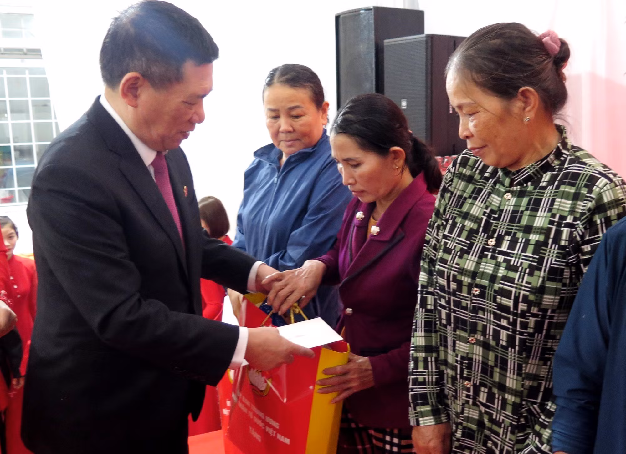 potal-cong-bo-huyen-phu-my-binh-dinh-dat-chuan-nong-thon-moi-7808440.jpg