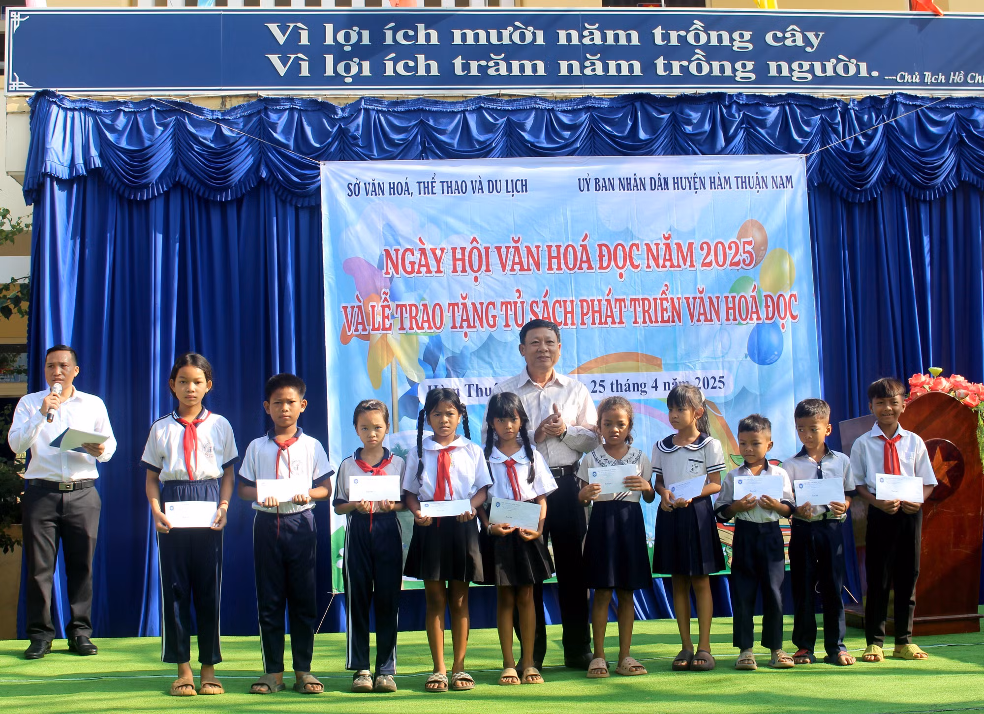potal-binh-thuan-dua-van-hoa-doc-den-cac-xa-kho-khan-vung-dong-bao-dan-toc-thieu-so-7994592.jpg