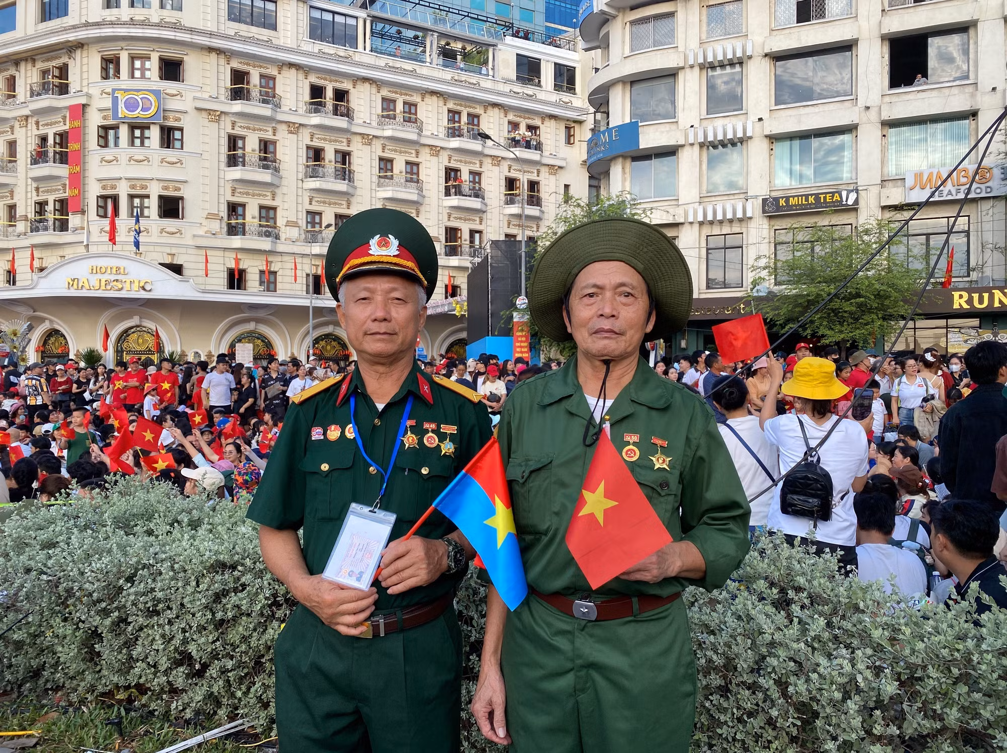 potal-tong-duyet-dieu-binh-dieu-hanh-ky-niem-50-nam-giai-phong-mien-nam-thong-nhat-dat-nuoc-7998309-1.jpg