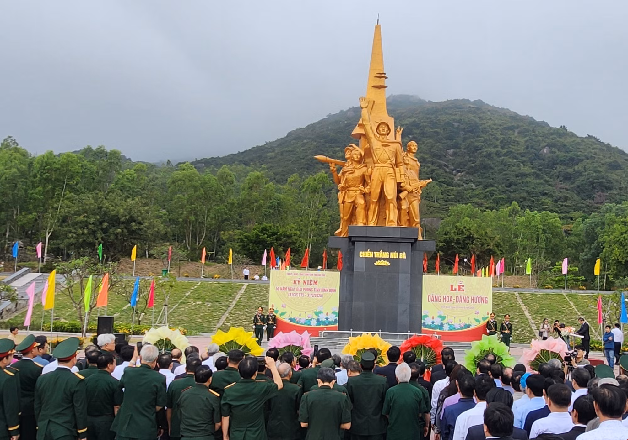 potal-truong-ban-tuyen-giao-va-dan-van-trung-uong-nguyen-trong-nghia-dang-huong-tuong-dai-chien-thang-nui-ba-7943136.jpg
