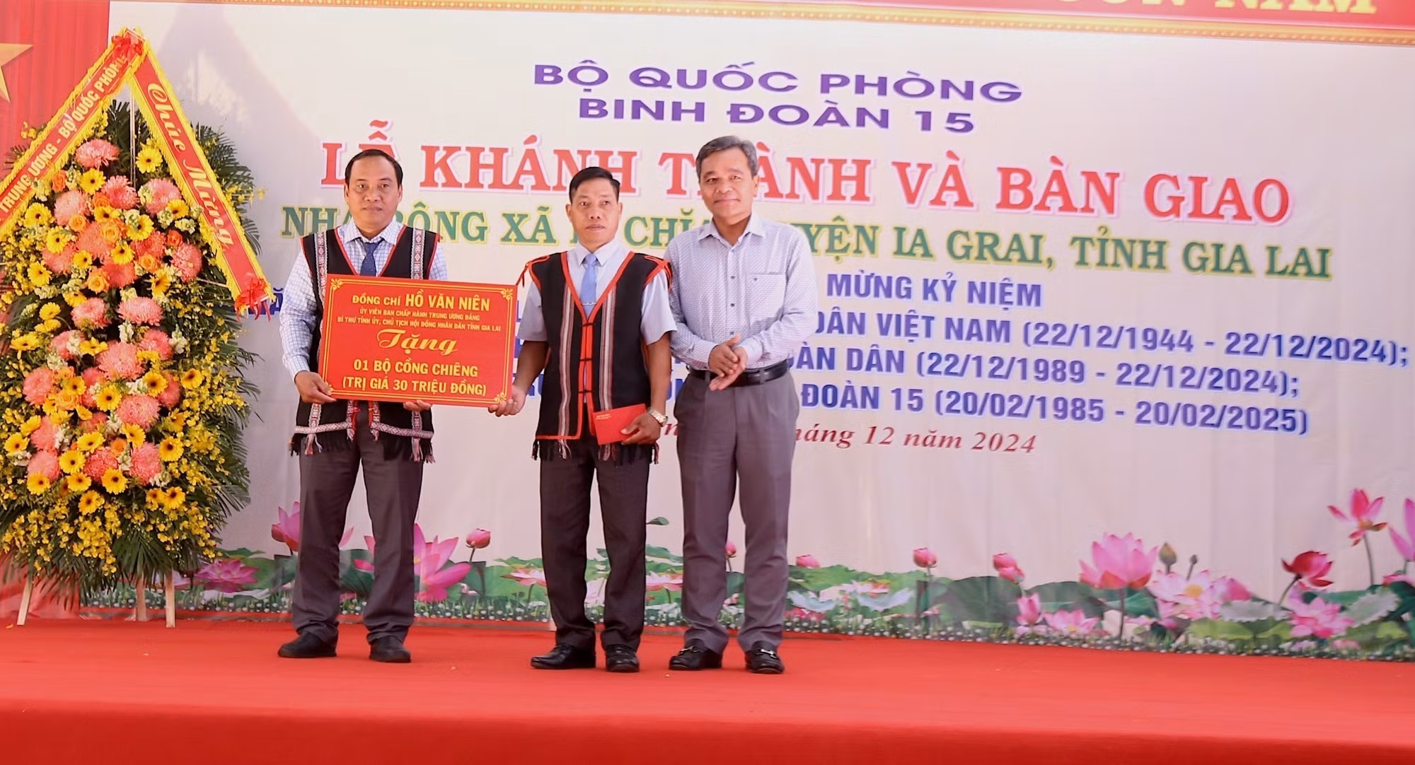 potal-gia-lai-dan-lang-ia-chia-vui-mung-co-nha-rong-moi-7775370.jpg