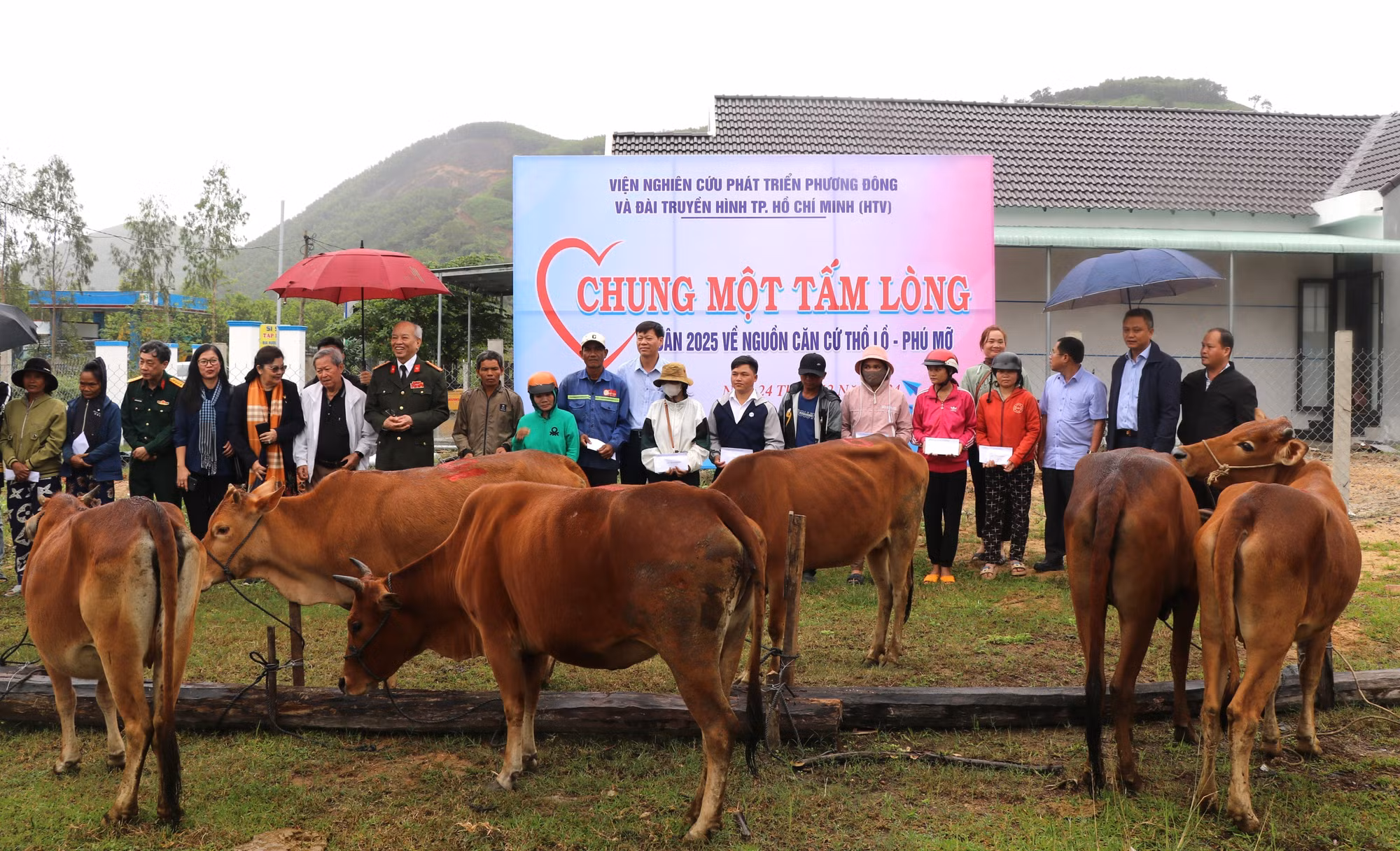 potal-phu-yen-trao-qua-tet-va-bo-giong-cho-dong-bao-dan-toc-thieu-so-7773478-1.jpg
