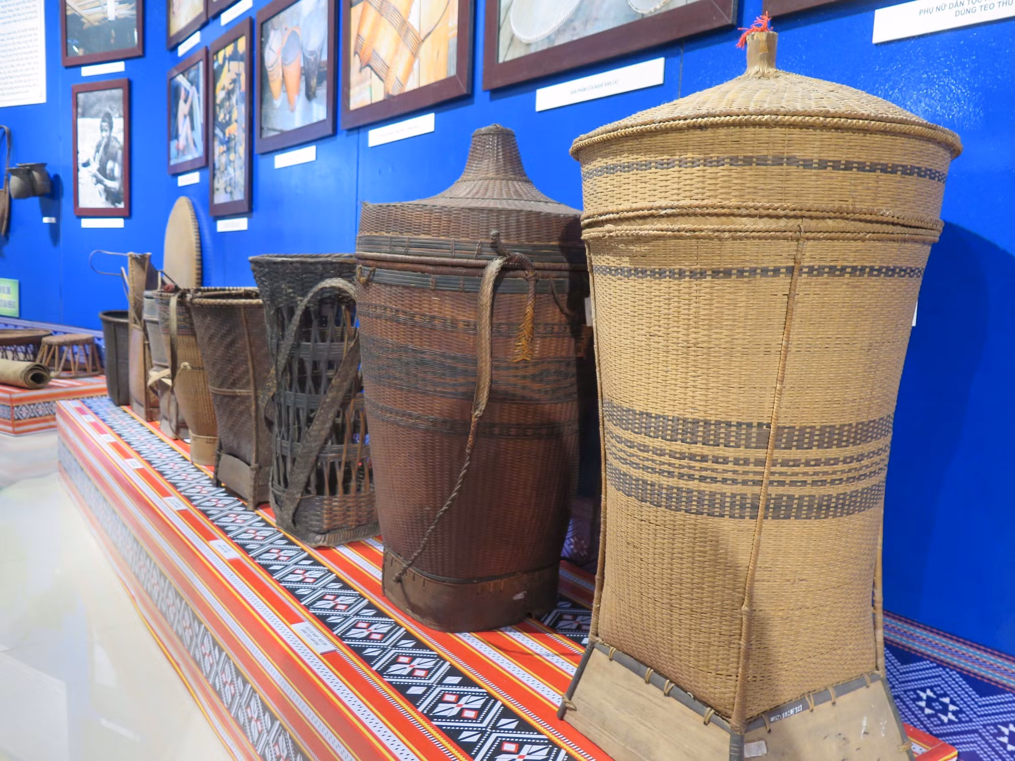 potal-trinh-dien-trung-bay-nghe-thu-cong-truyen-thong-cua-cac-dan-toc-thieu-so-kon-tum-7776994.jpg