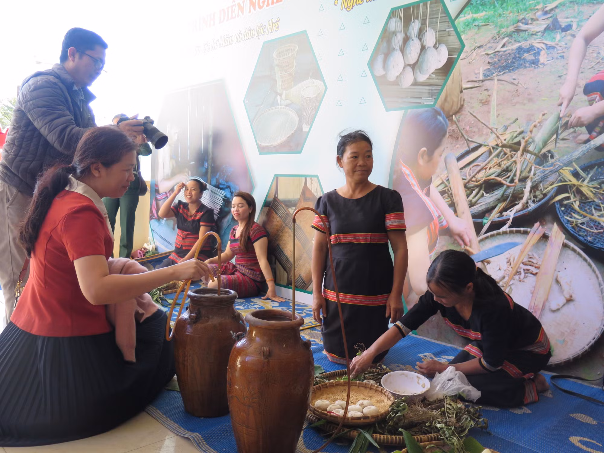 potal-trinh-dien-trung-bay-nghe-thu-cong-truyen-thong-cua-cac-dan-toc-thieu-so-kon-tum-7777011.jpg
