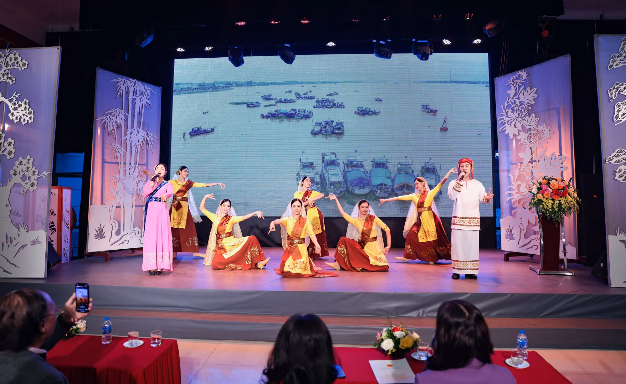 potal-trao-giai-cuoc-thi-sang-tac-ca-khuc-ve-de-tai-dan-toc-thieu-so-nam-2024-7783768.jpg