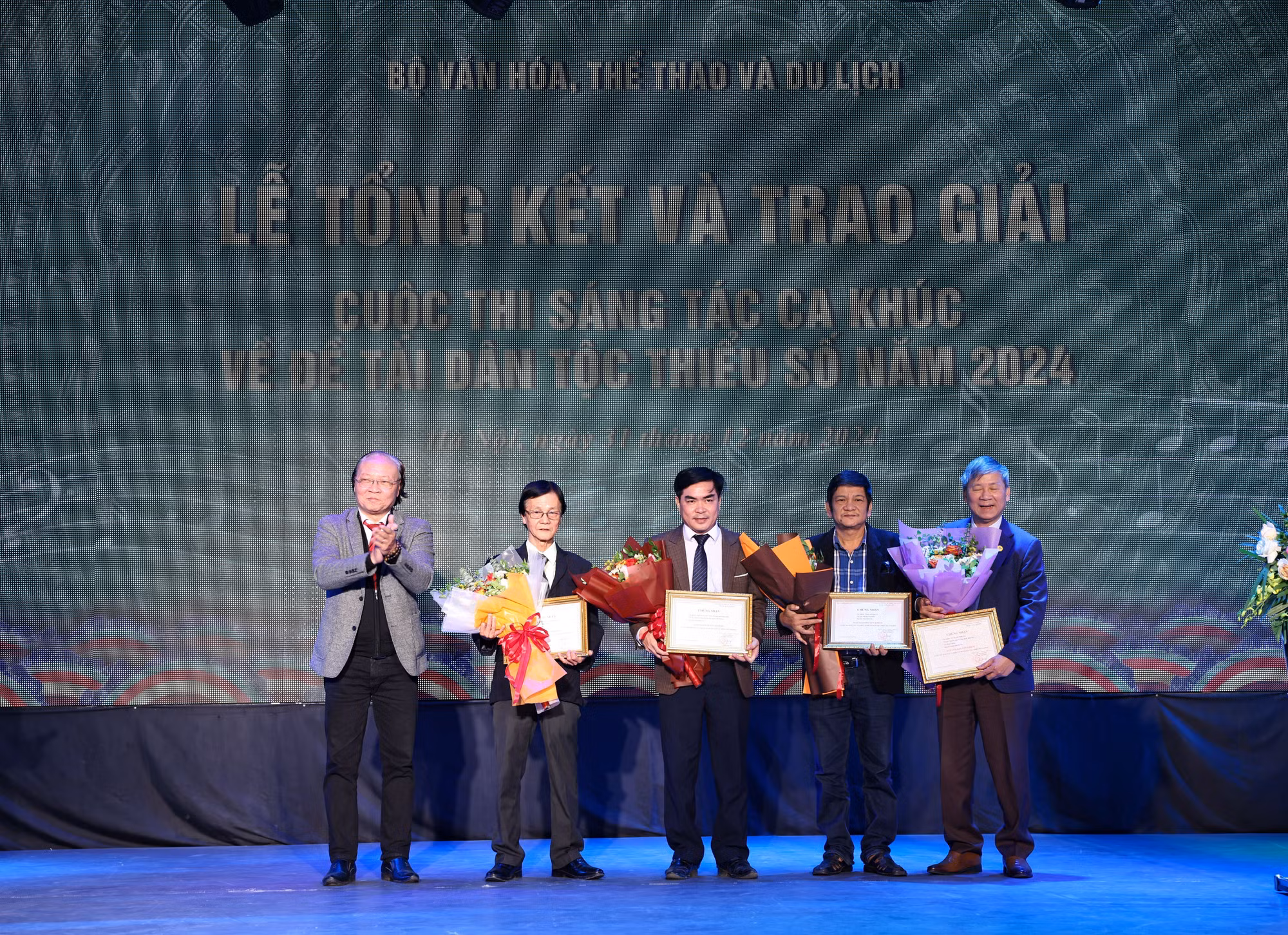 potal-trao-giai-cuoc-thi-sang-tac-ca-khuc-ve-de-tai-dan-toc-thieu-so-nam-2024-7783772.jpg