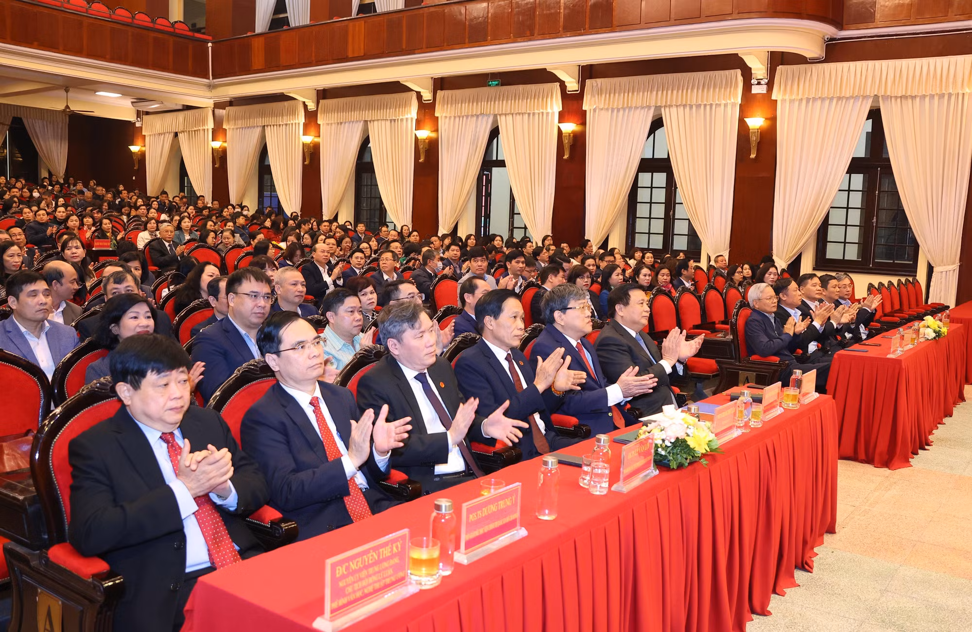 potal-hoc-vien-chinh-tri-quoc-gia-ho-chi-minh-cong-bo-chuc-nang-nhiem-vu-to-chuc-bo-may-7783432.jpg