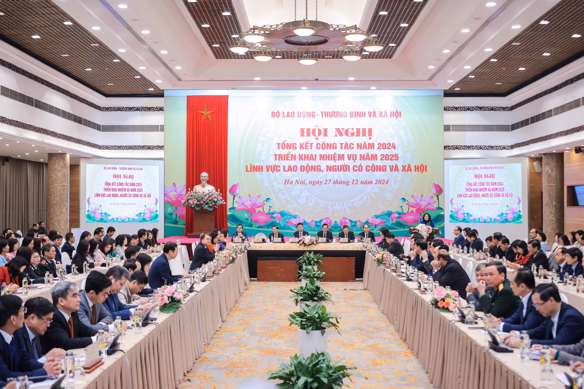 potal-hoi-nghi-tong-ket-cong-tac-nam-2024-trien-khai-nhiem-vu-nam-2025-linh-vuc-lao-dong-nguoi-co-cong-va-xa-hoi-7777968.jpg
