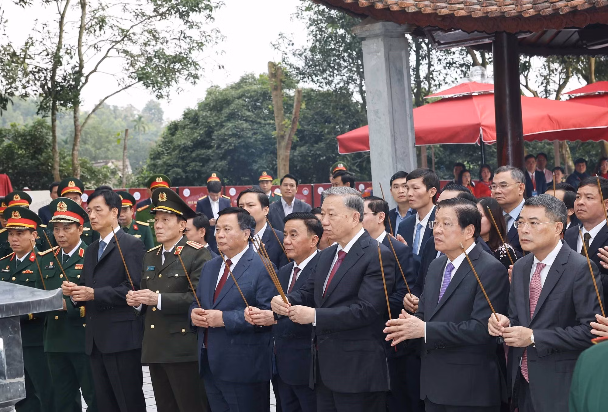 potal-tong-bi-thu-to-lam-dang-huong-tuong-niem-dai-danh-y-hai-thuong-lan-ong-le-huu-trac-7781070.jpg