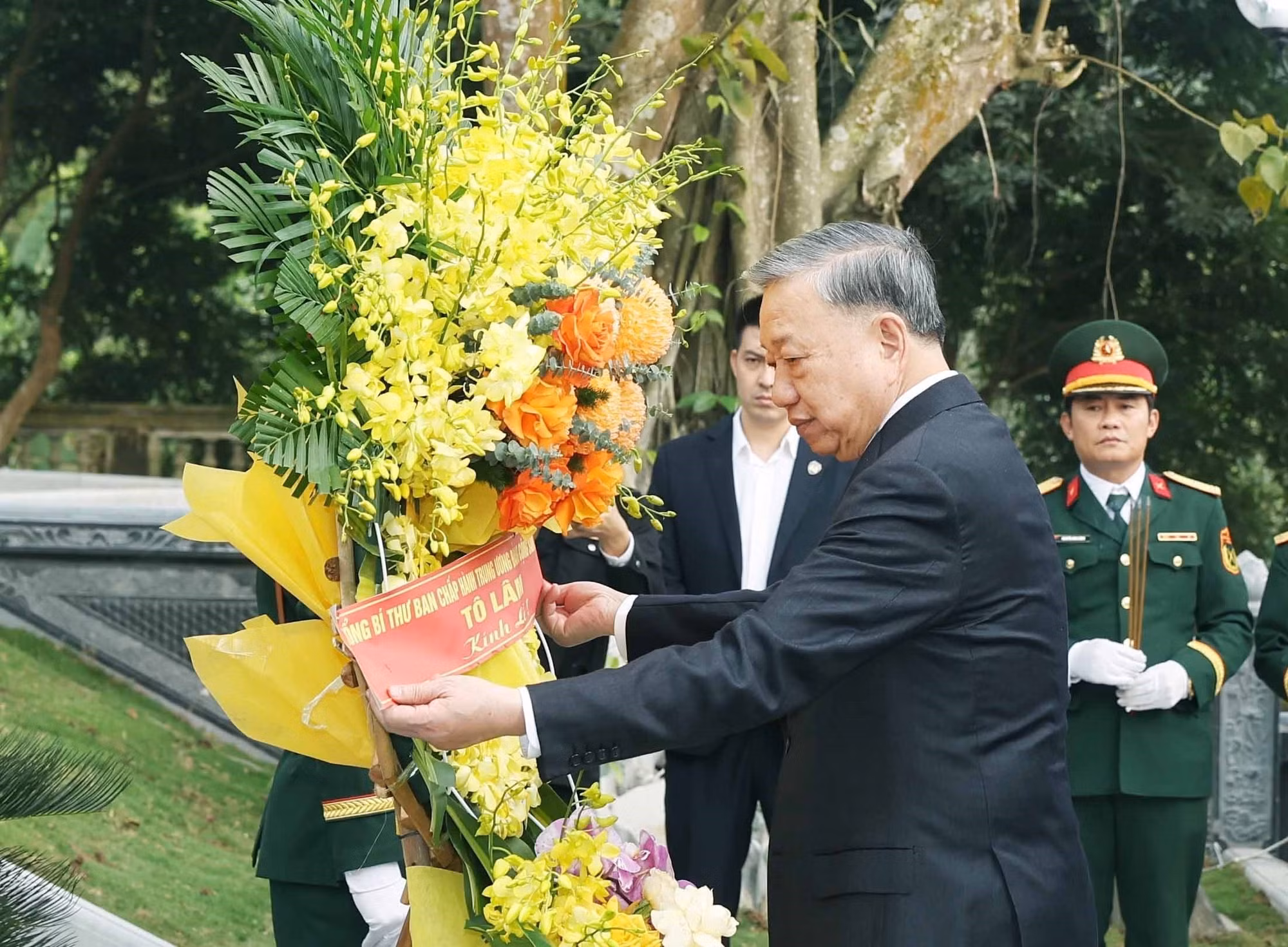 potal-tong-bi-thu-to-lam-dang-huong-tuong-niem-dai-danh-y-hai-thuong-lan-ong-le-huu-trac-7781068.jpg