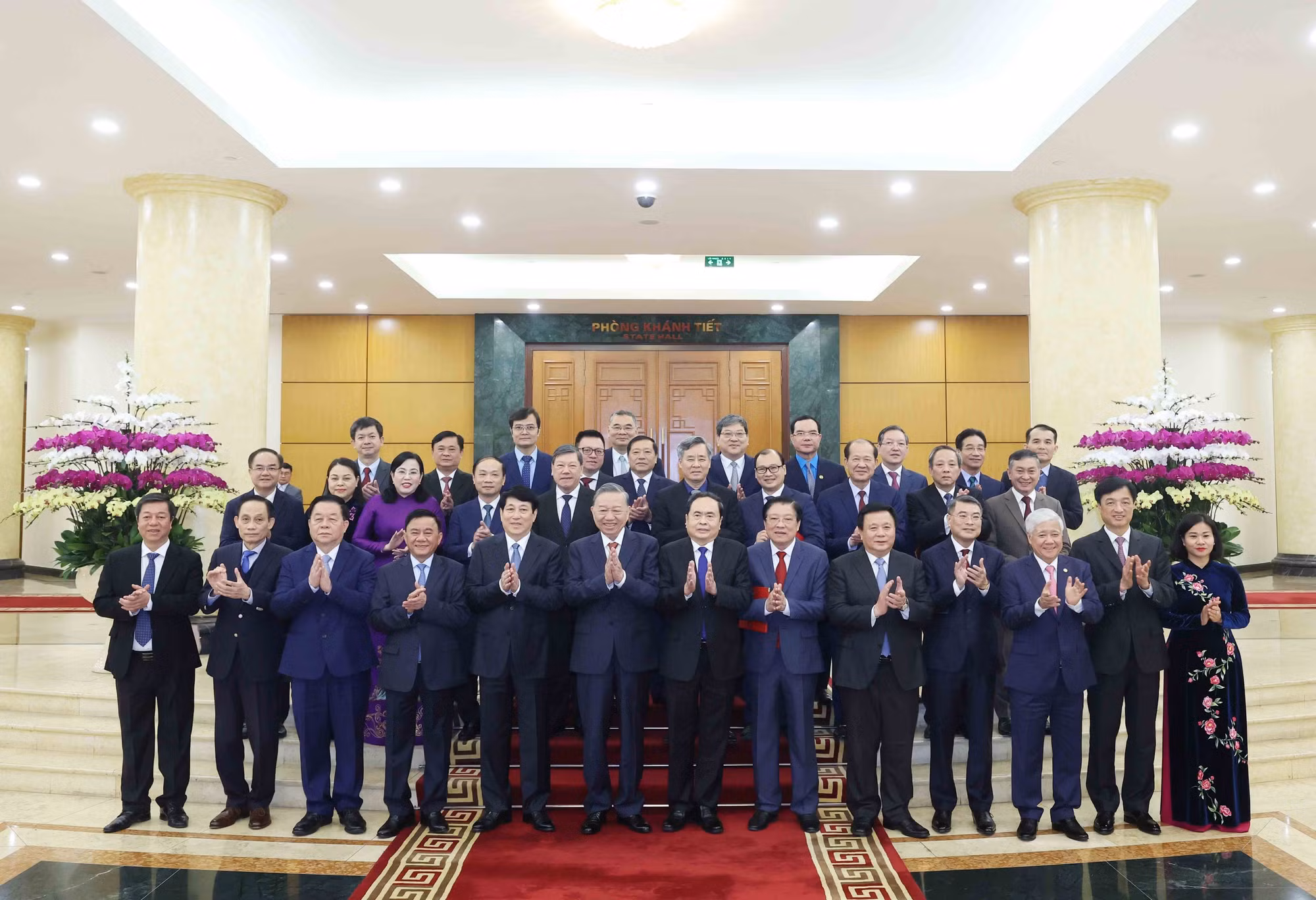 potal-hoi-nghi-cong-bo-quyet-dinh-cua-bo-chinh-tri-ve-chuc-nang-nhiem-vu-cua-13-co-quan-don-vi-7782057.jpg