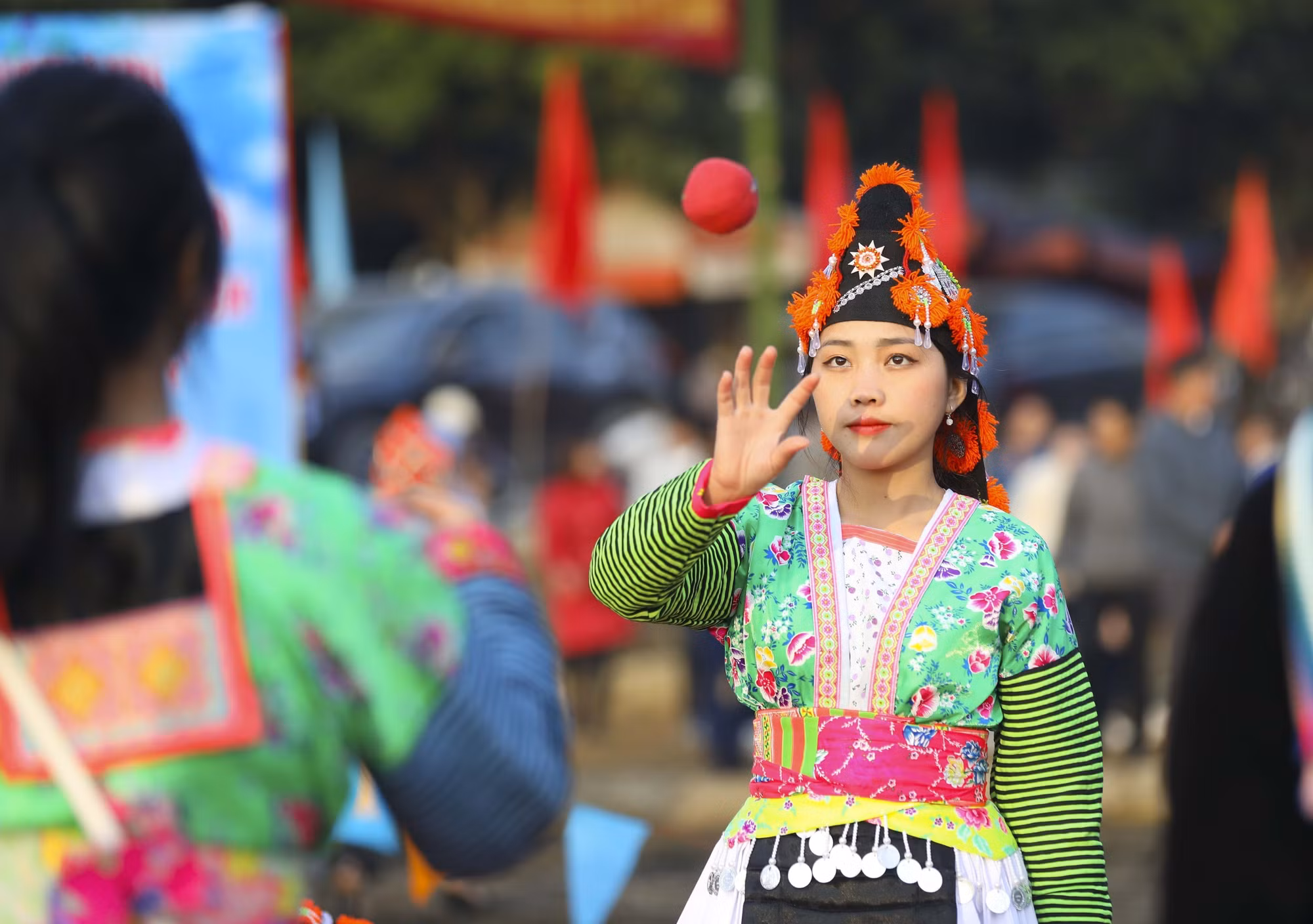 potal-soi-noi-ngay-hoi-van-hoa-dan-toc-mong-o-vung-bien-gioi-dien-bien-7780940.jpg