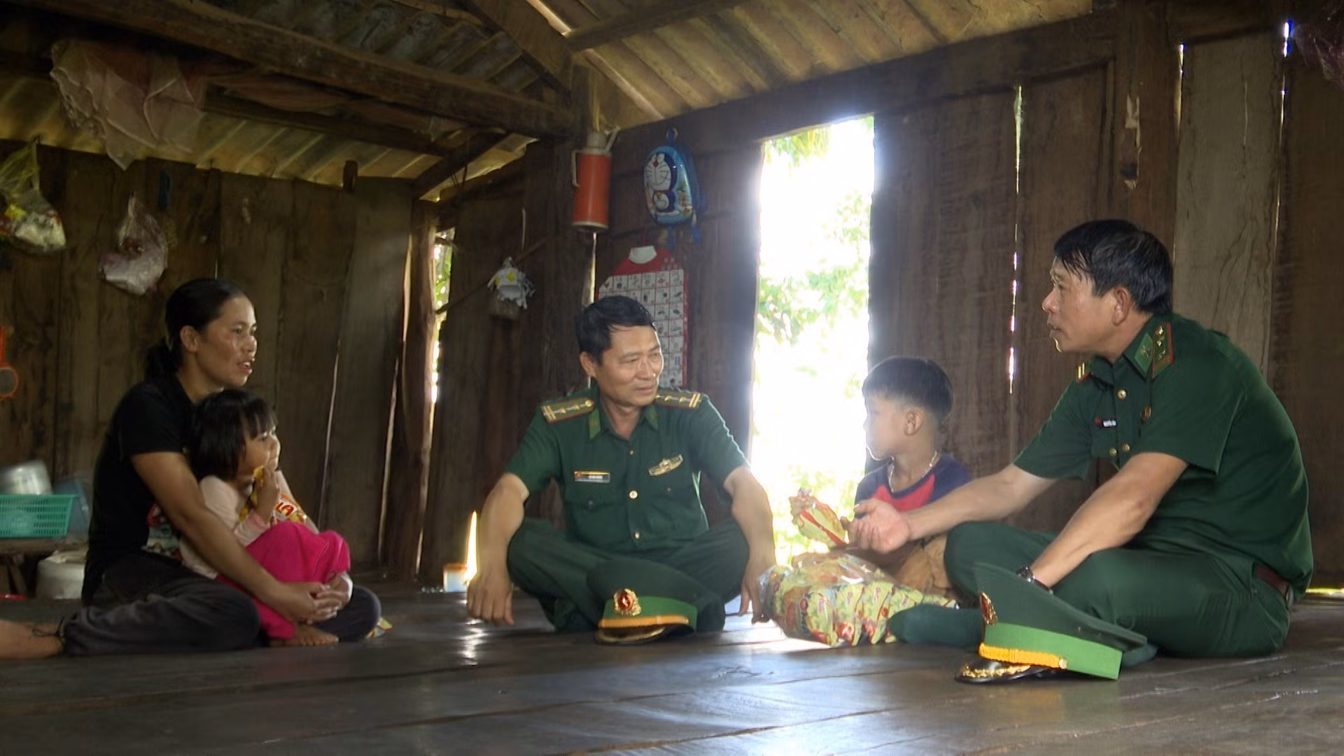 potal-lop-hoc-xoa-mu-chu-noi-ngoi-lang-khong-ten-o-gia-lai-7043301.jpg