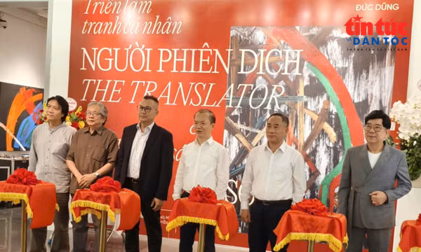 Triển lãm tranh ‘Người Phiên dịch’ kết nối tri thức, công nghệ và nghệ thuật