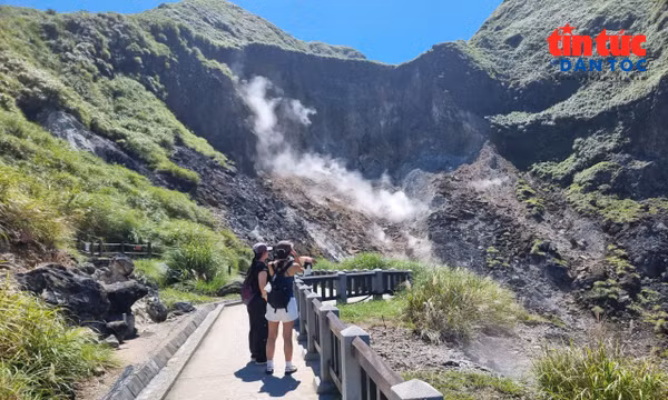 Những điểm phun khí nóng mang dấu tích núi lửa hút khách trải nghiệm