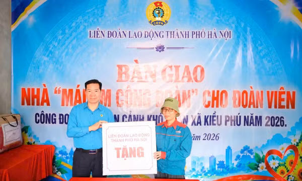 Bàn giao nhà ‘Mái ấm Công đoàn’ cho đoàn viên có hoàn cảnh khó khăn