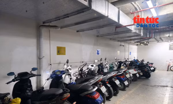 Khu sạc dành cho xe máy điện tại một chung cư Hà Nội.
