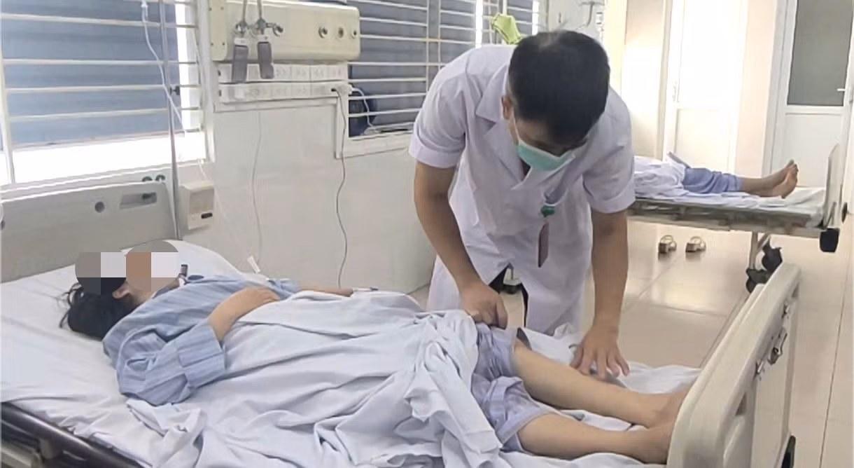 Bệnh nhân sốt xuất huyết điều trị tại Bệnh viện Bệnh nhiệt đới Trung ương.
