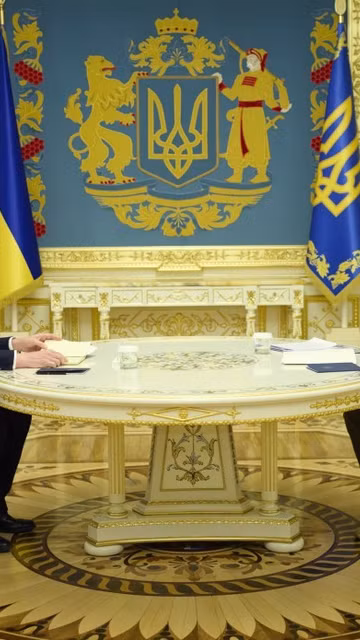 Bộ trưởng Tài chính Mỹ cảnh báo Tổng thống Zelensky phải ‘hết sức cẩn trọng’