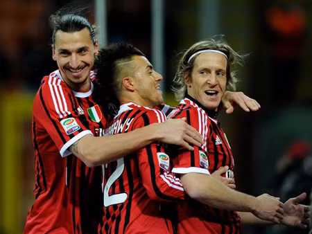 Vòng 20 Serie A: Milan bám theo Juve như hình với bóng ảnh 1