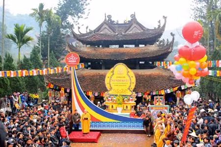 Trẩy hội chùa Hương ảnh 1