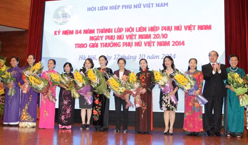 Trao giải thưởng Phụ nữ Việt Nam năm 2014 ảnh 1