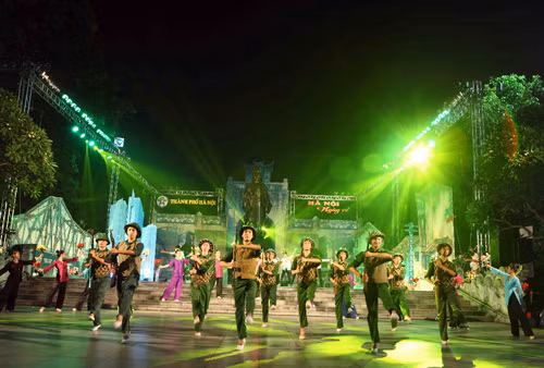 Pháo hoa rực trời Hà Nội mừng 60 năm giải phóng ảnh 6