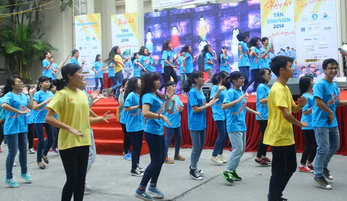Khai mạc chuỗi hoạt động ngày hội 'Tân sinh viên 2014' ảnh 2