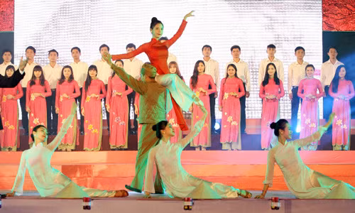 Pháo hoa rực trời Hà Nội mừng 60 năm giải phóng ảnh 5