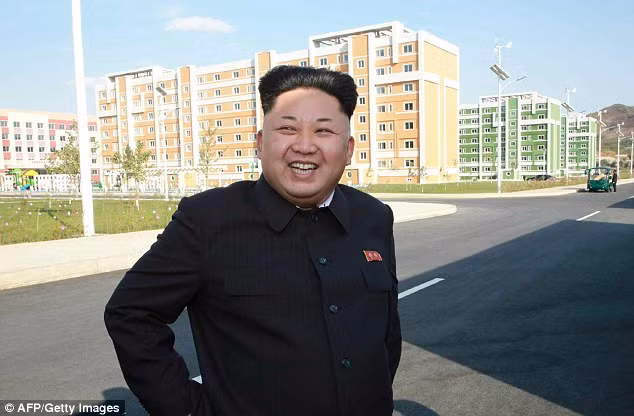 Ông Kim Jong Un tái xuất sau hơn 1 tháng ảnh 1