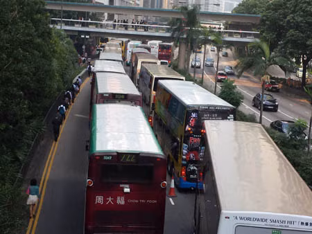 'Chiếm Trung tâm' ở Hong Kong ảnh hưởng gần 50% tuyến xe buýt ảnh 1
