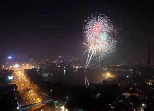 Pháo hoa rực trời Hà Nội mừng 60 năm giải phóng ảnh 3
