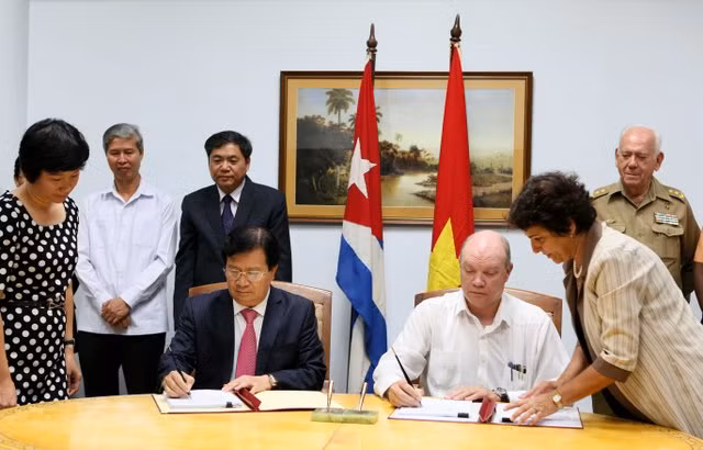 Việt Nam và Cuba nhất trí thúc đẩy hợp tác kinh tế thương mại ảnh 1