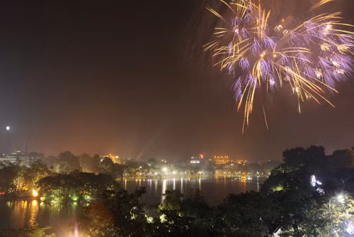 Pháo hoa rực trời Hà Nội mừng 60 năm giải phóng ảnh 4