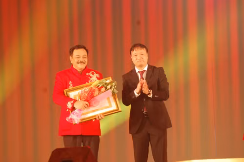 Doanh nhân Trần Quí Thanh đón nhận Huân chương Lao động hạng Ba ảnh 1