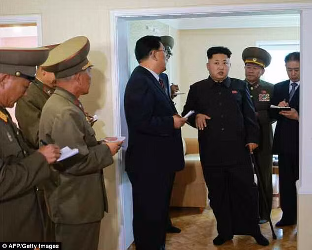 Ông Kim Jong Un tái xuất sau hơn 1 tháng ảnh 5