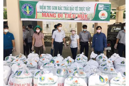Ninh Thuận tiêu hủy gần 300 kg rác thải thuốc bảo vệ thực vật ảnh 1