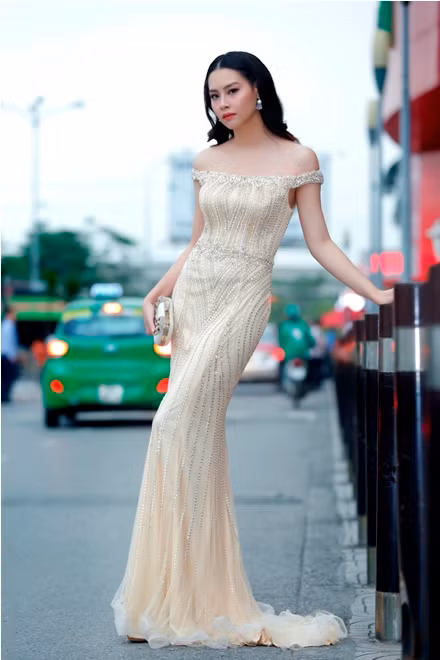 Xuân Bắc cười tít mắt bên cạnh Hoa hậu biển Thuỳ Trang ảnh 1