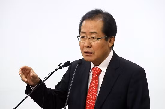 Đảng của cựu Tổng thống Park Geun-hye chọn ứng cử viên tổng thống ảnh 1